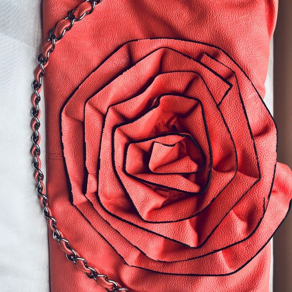 Pink Leather Modern Crossbody bag with Rose - Picture 11 of 14